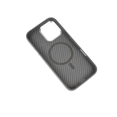 Dünner 0,8mm 16g Gewicht Magnetischer Aramidfaser Telefonkoffer für iPhone 16 Pro mit Seiteneinspritzung und Volldeckel