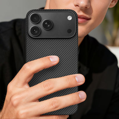 Maßgeschneiderte Aramid-Carbonfaser-Handyhülle mit Metallrahmen für iPhone 17 Pro Max