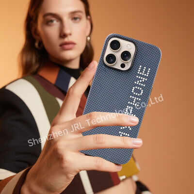 Glow In The Dark Super Light Mobildeckel aus Aramid-Kohlenstofffaser für iPhone 17 Pro